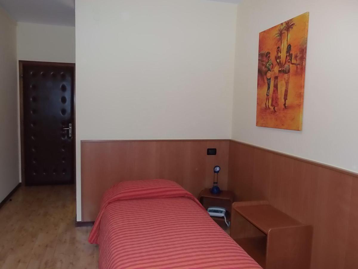 Hotel Vezzano Habitación foto